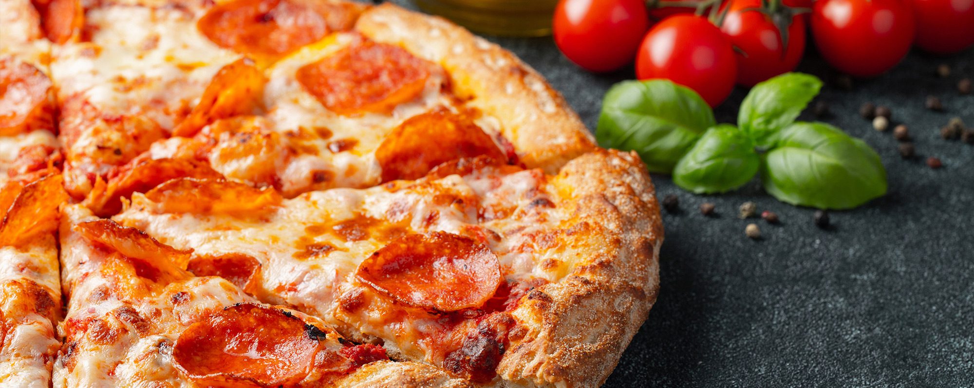 Pizza au pepperoni et à  la mozzarella