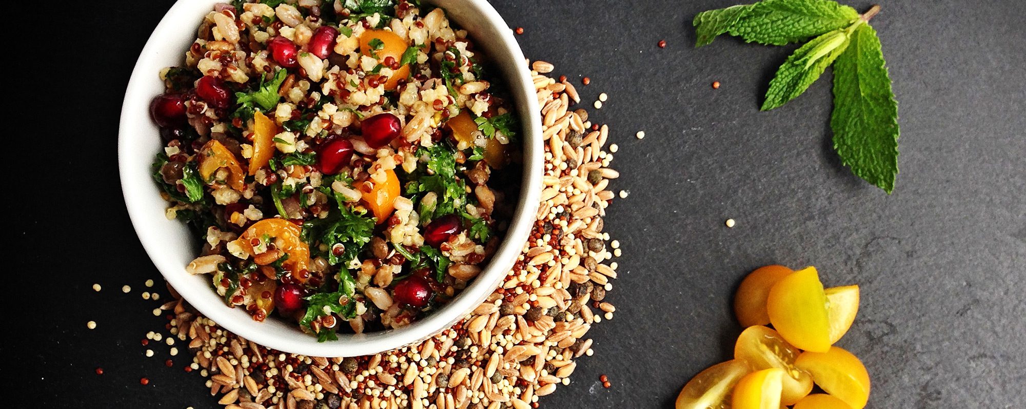Taboulé de grenade au miel, au quinoa et aux grains anciens
